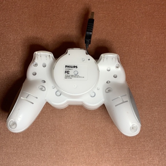 Philips USB Dual shock game controller with retractable USB cord - Picture 3 of 6